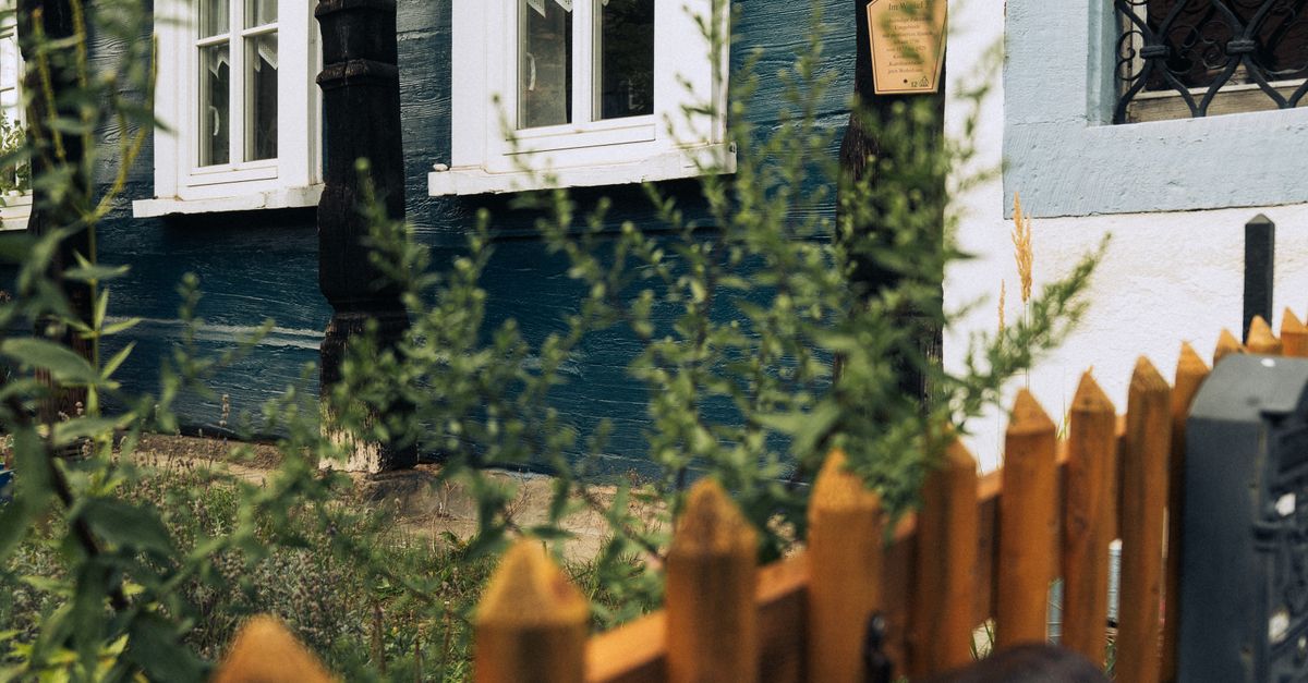Environmental Considerations When Choosing Hardwood Fencing