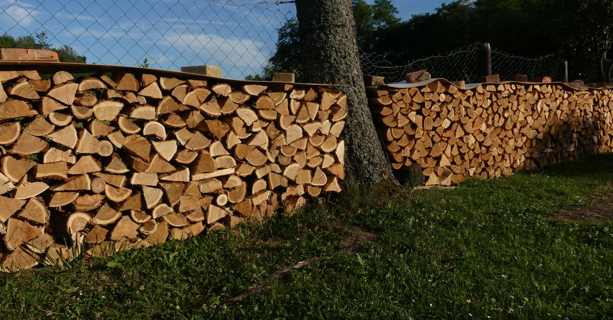 Stepwise Approach to Erecting Timber Fencing