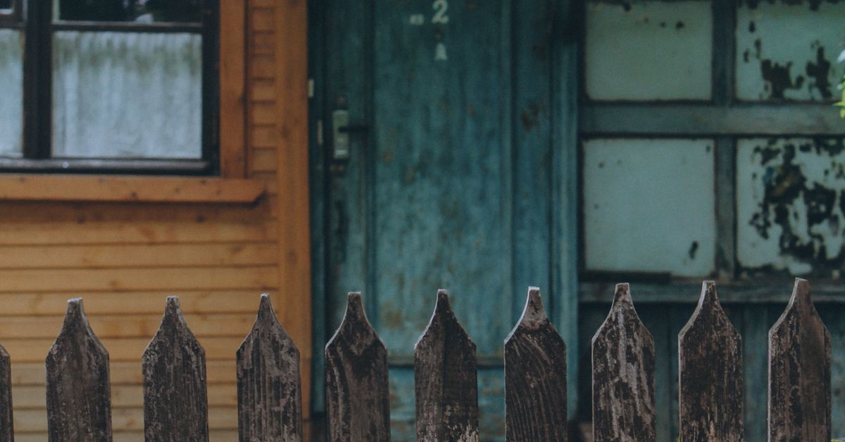 The Role of Drainage in Protecting Timber Fences from Weather